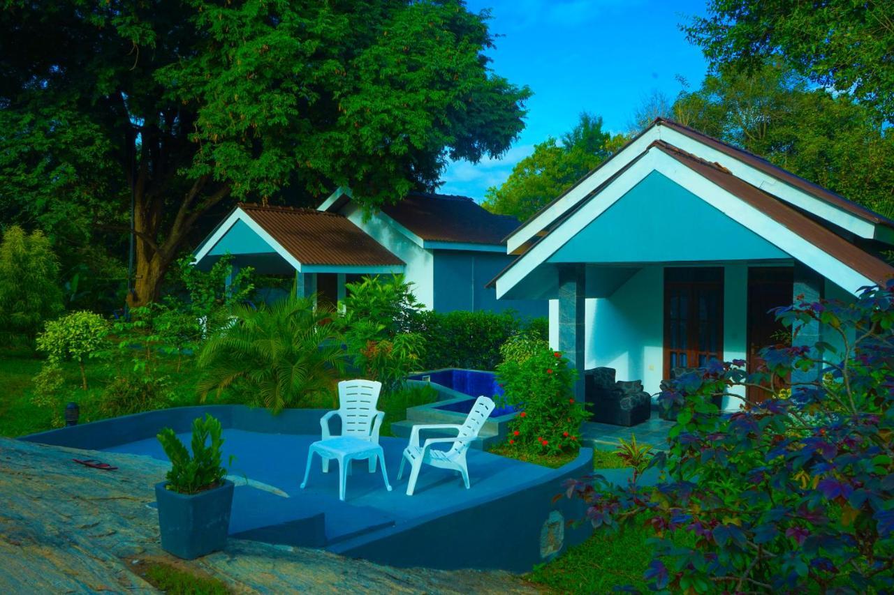 Hidden Lake Cottages シギリヤ エクステリア 写真