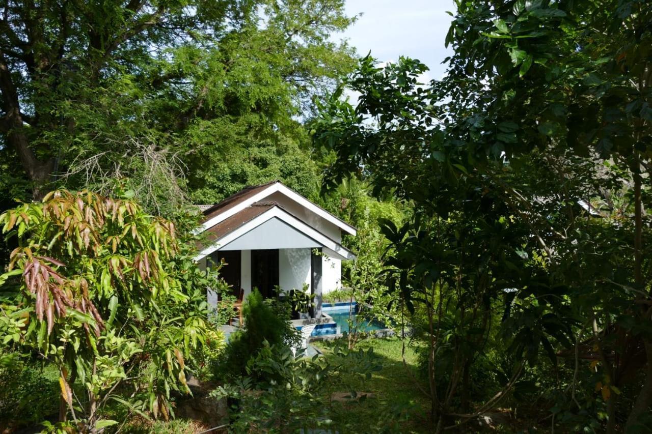 Hidden Lake Cottages シギリヤ エクステリア 写真